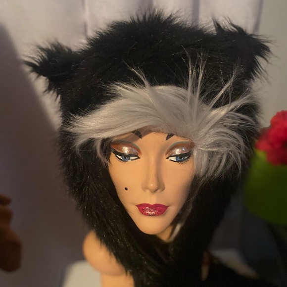 I can BEARLY 🐾stand how cute it is ., blk faux hat with long paws 🐾 and pockets - Picture 1 of 13